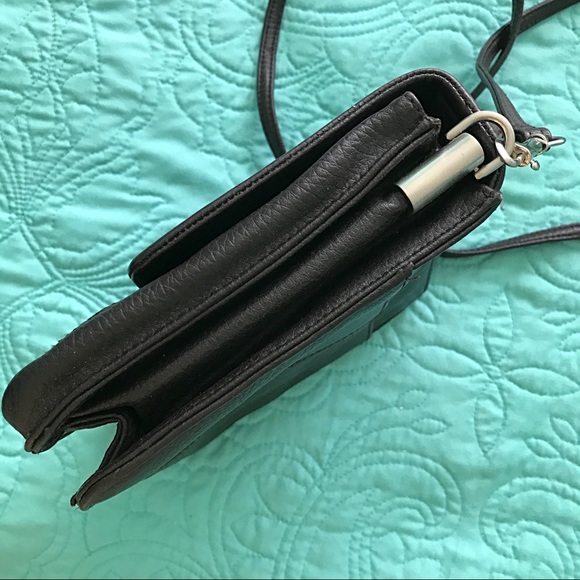 Black Leather Crossbody Messenger Scooter Bag NWOT - Picture 4 of 9